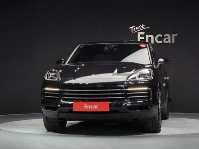 2019 Porsche CAYENNE photo 2