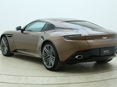 ASTON MARTIN DB12 - 7