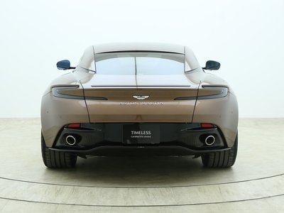 ASTON MARTIN DB12 - 6