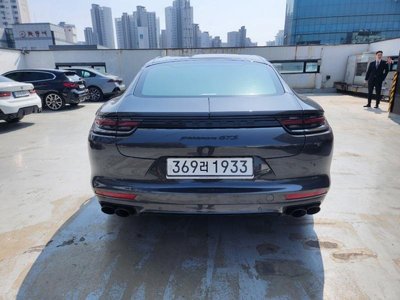 صورة 10 لـ 2020 Porsche PANAMERA