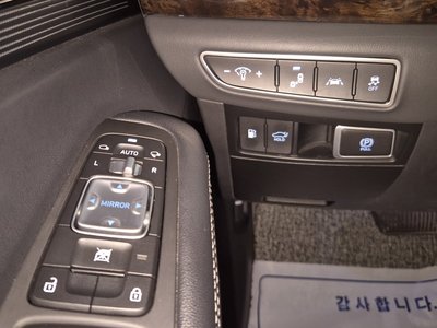 2020 Genesis G90 缩略图 13