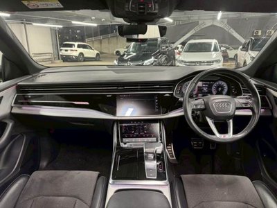 AUDI Q8 - 3