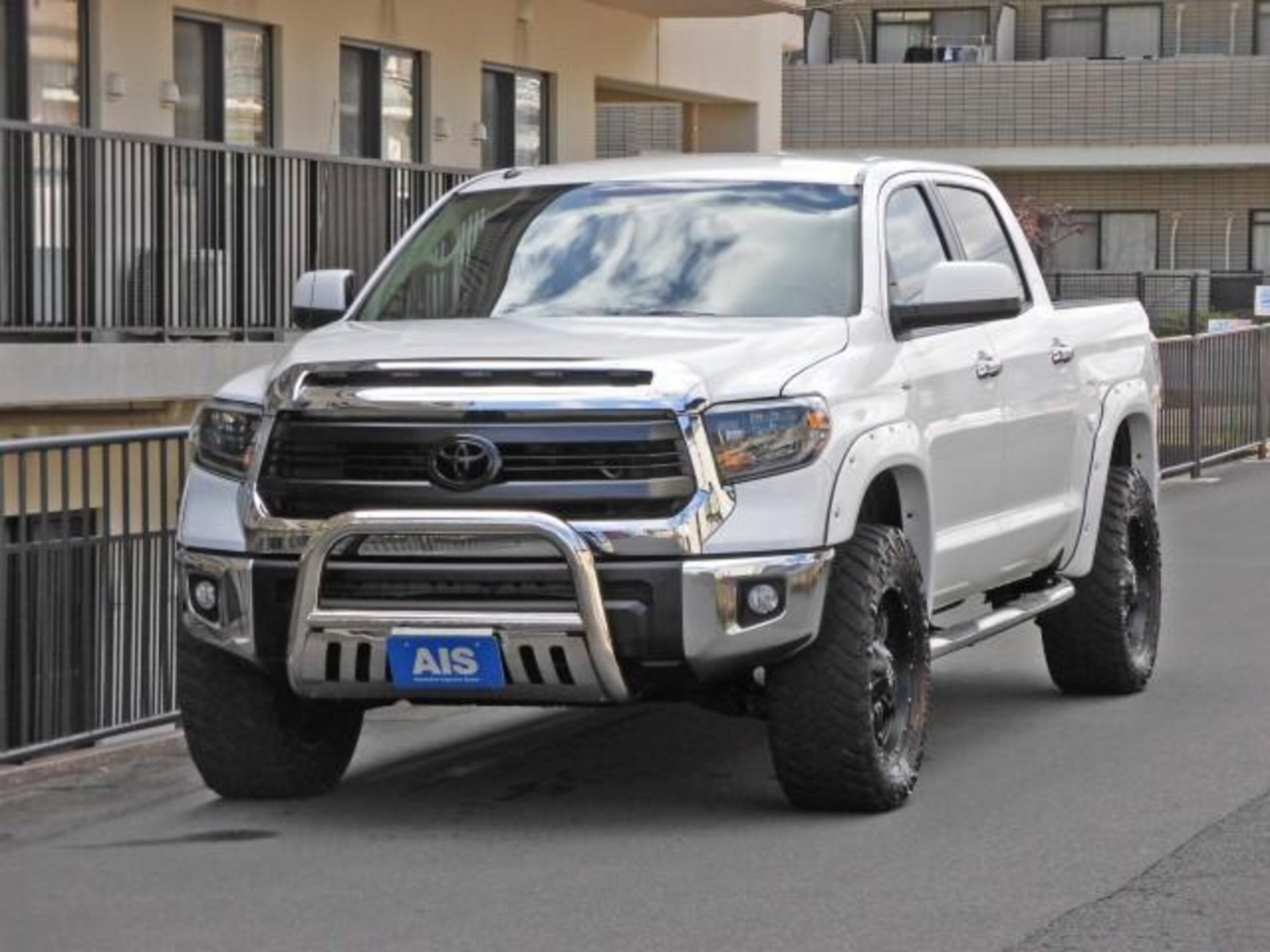 TOYOTA TUNDRA - View 1