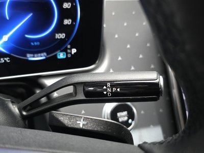 MERCEDES-BENZ EQE - 9