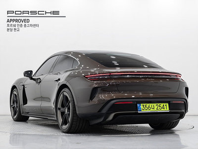 PORSCHE TAYCAN - 5