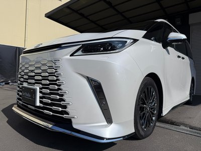 LEXUS LM - 6