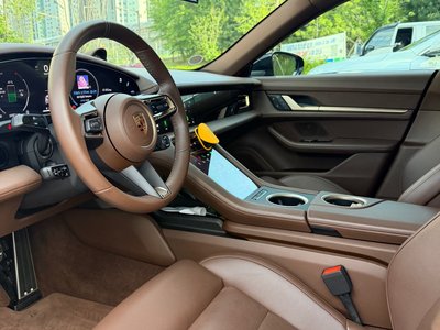 صورة 4 لـ 2025 Porsche TAYCAN