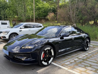 صورة 1 لـ 2025 Porsche TAYCAN