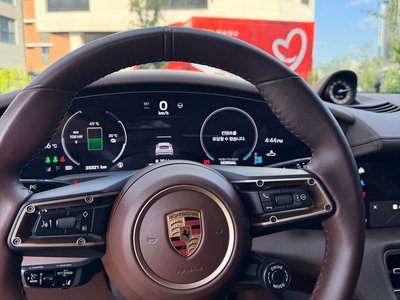 صورة 10 لـ 2025 Porsche TAYCAN
