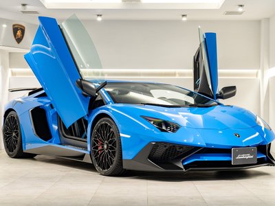 LAMBORGHINI AVENTADOR