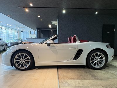 2018 Porsche 718 thumbnail 11