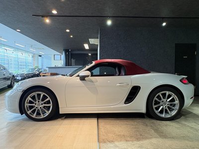 2018 Porsche 718 thumbnail 12