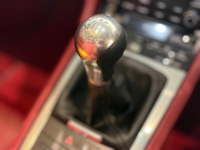 2018 Porsche 718 thumbnail 37