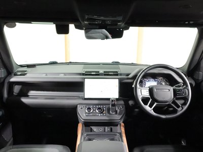 LAND ROVER DEFENDER - 2