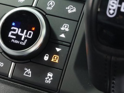 LAND ROVER DEFENDER - 4