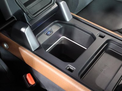 LAND ROVER DEFENDER - 8