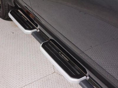 LAND ROVER DEFENDER - 9