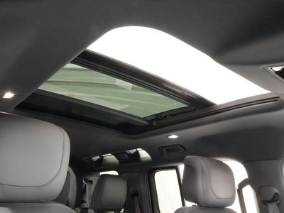 LAND ROVER DEFENDER - 3