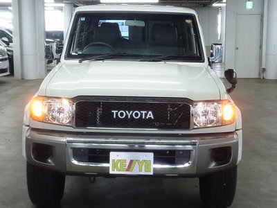 TOYOTA LAND CRUISER 70 - 9