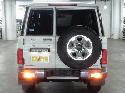 TOYOTA LAND CRUISER 70 - 10