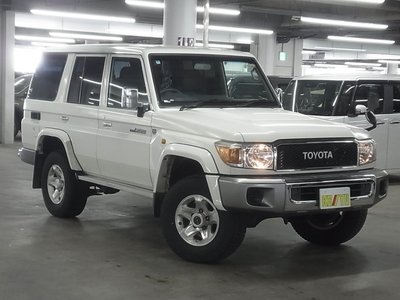 TOYOTA LAND CRUISER 70 - 8
