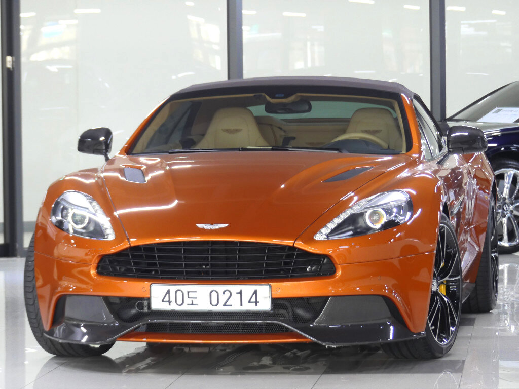 ASTON MARTIN VANQUISH S - View 1