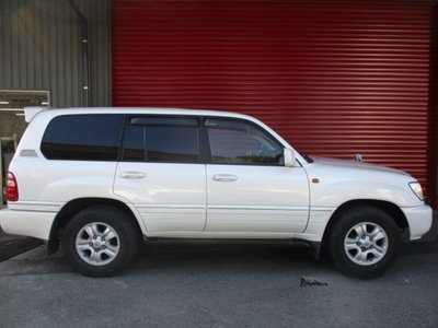 TOYOTA LAND CRUISER 100 - 8