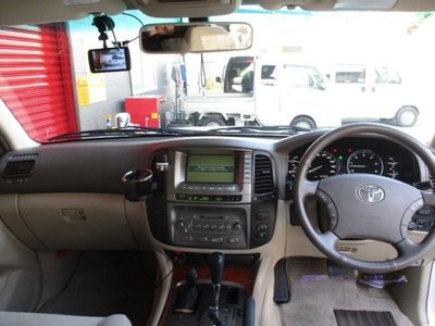 TOYOTA LAND CRUISER 100 - 9