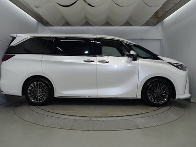 صورة 4 لـ 2025 Lexus LM