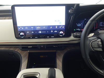 صورة 8 لـ 2025 Lexus LM