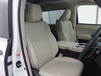 2025 Lexus LM — миниатюра 14