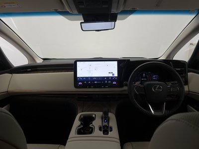 صورة 7 لـ 2025 Lexus LM