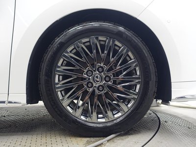 2025 Lexus LM — миниатюра 15
