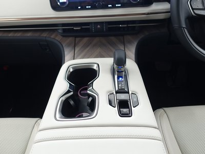2025 Lexus LM — миниатюра 19