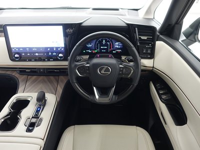 صورة 6 لـ 2025 Lexus LM