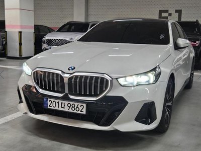 BMW 5 SERIES - 1