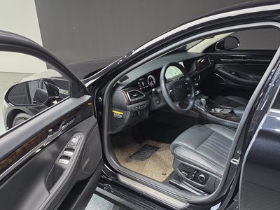 2019 Genesis G90 photo 10