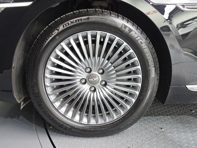 2019 Genesis G90 photo 6