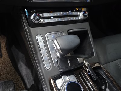 2019 Genesis G90 photo 9