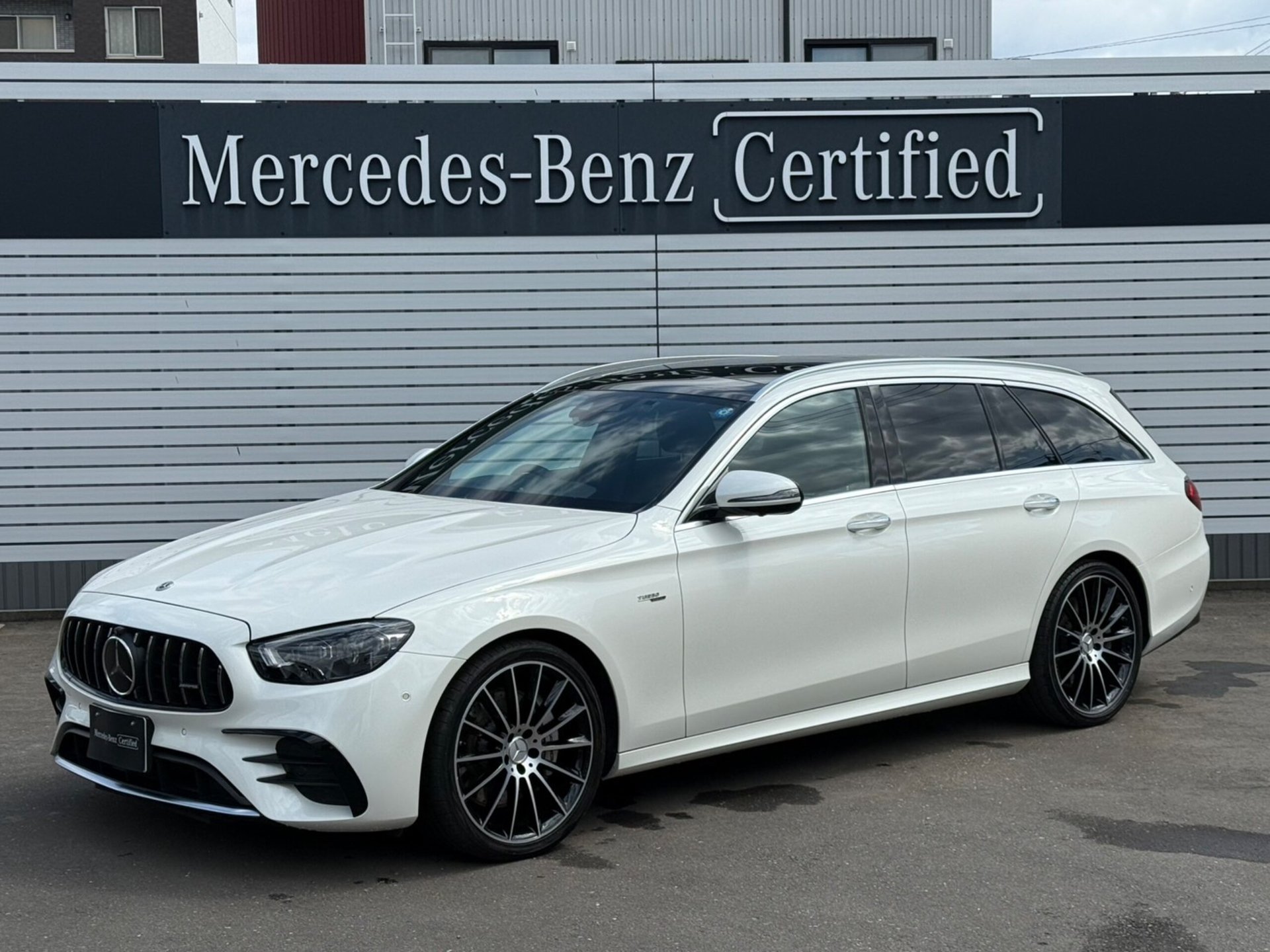 MERCEDES-BENZ E-CLASS - View 1