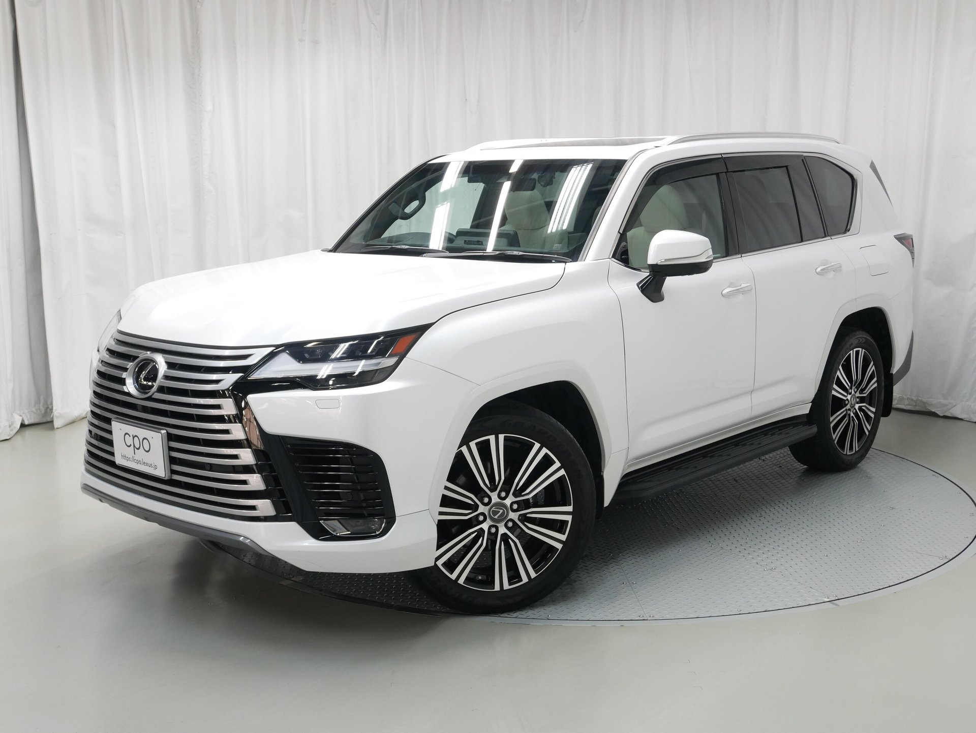 LEXUS LX - View 1