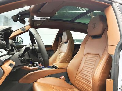 LAMBORGHINI URUS - 8