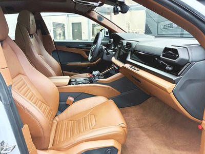 LAMBORGHINI URUS - 7