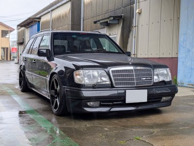 MERCEDES-BENZ E-CLASS - 1