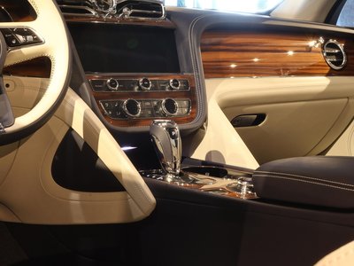 صورة 8 لـ 2021 Bentley BENTAYGA