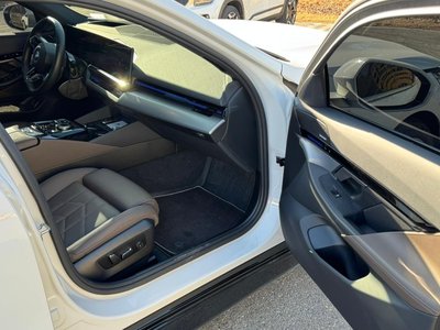 2024 BMW 5 SERIES 缩略图 16