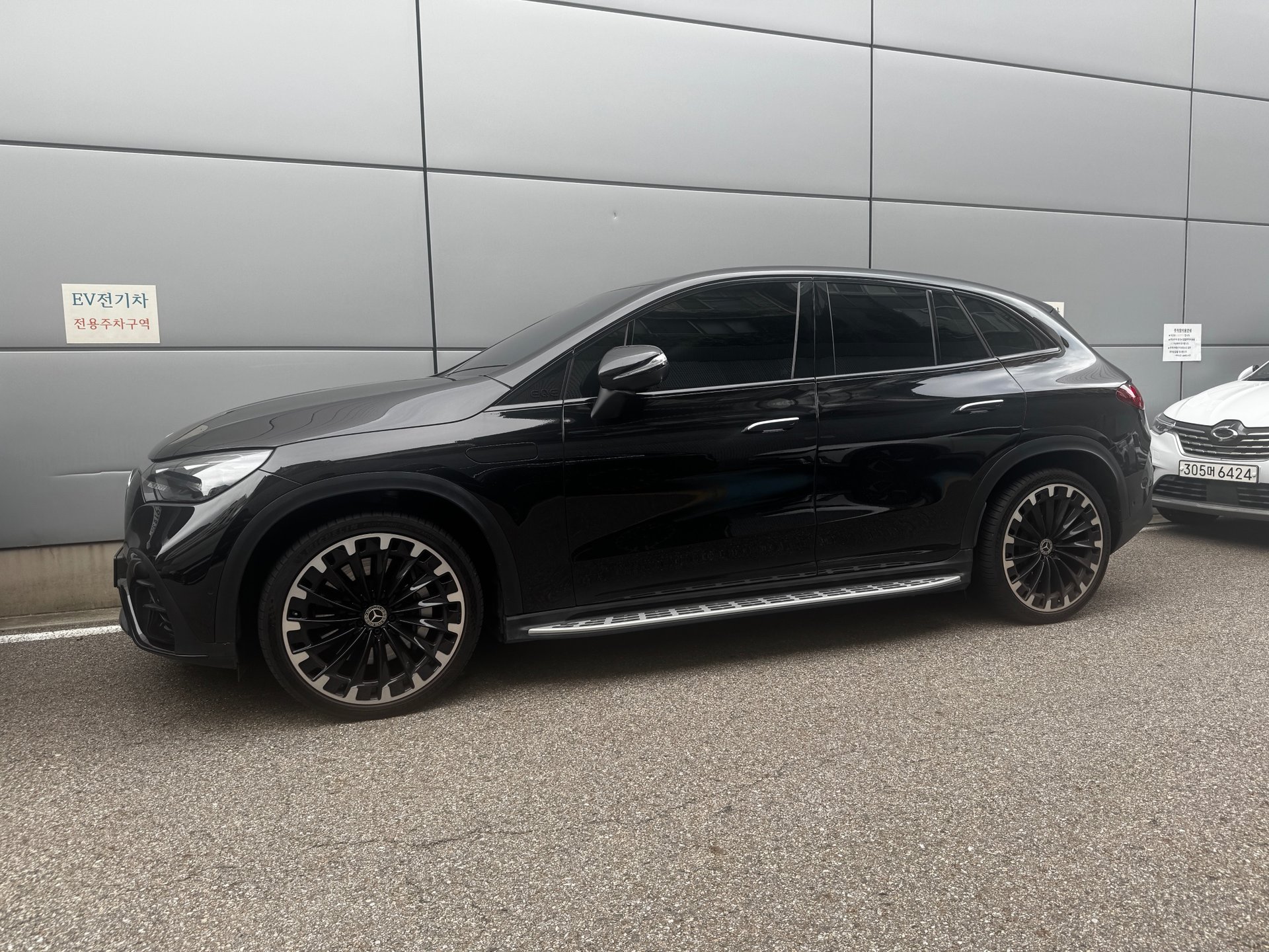 MERCEDES-BENZ EQE - View 1