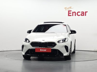 2025 BMW 1 SERIES 照片 2