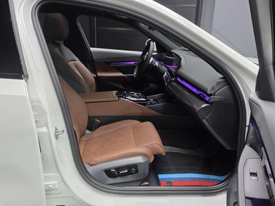 2025 BMW 5 SERIES — миниатюра 17
