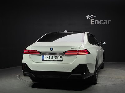 2025 BMW 5 SERIES 照片 4